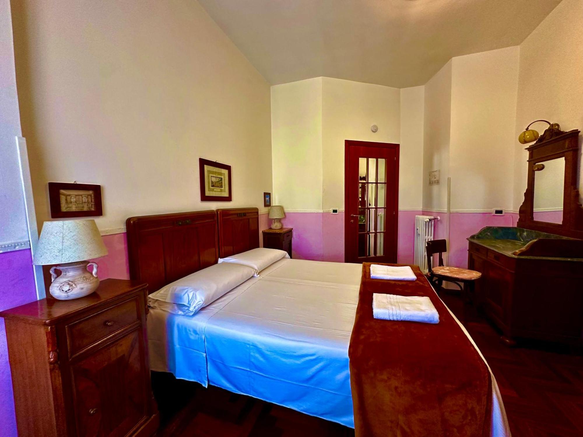 Pardis Guest House Rom Eksteriør billede