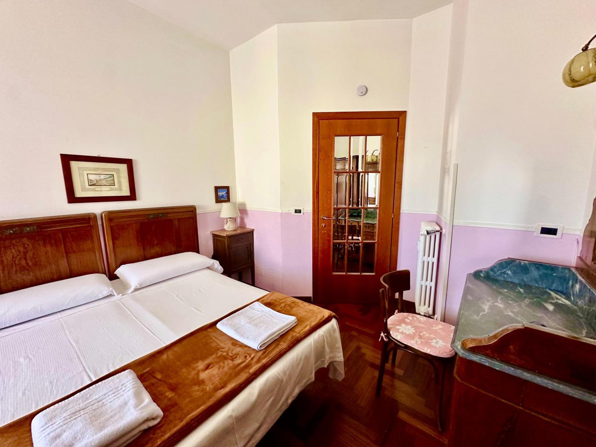 Pardis Guest House Rom Eksteriør billede
