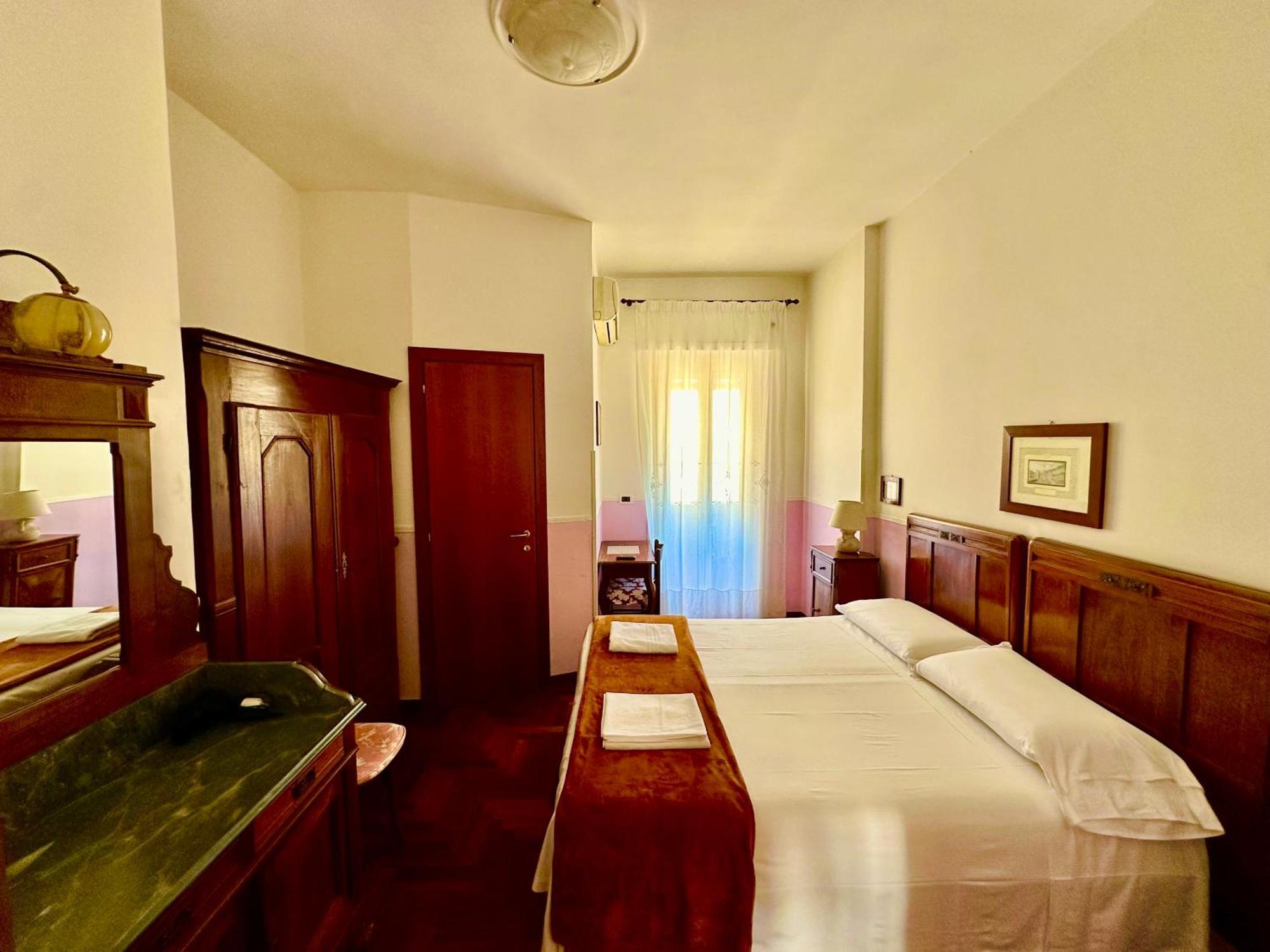 Pardis Guest House Rom Eksteriør billede
